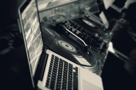 Vinyl Turntable